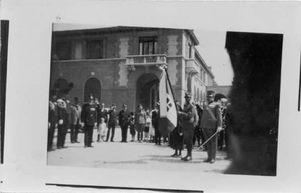 Autorità civili e militari / Bandiera italiana / Croce Rossa Italiana - Comitato Provinciale di Bergamo - Bandiera - Benedizione -- Bergamo - Sentierone