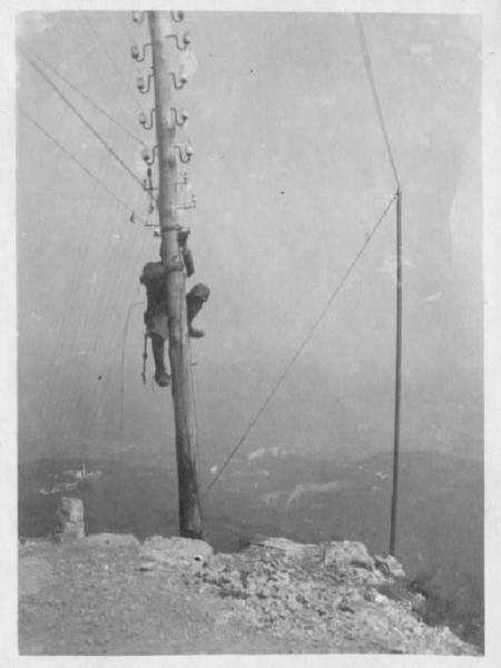 Linee telegrafiche - Danni di guerra - Riparazione -- Monte Novegno