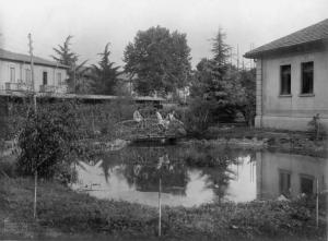 Scuola all'aperto Umberto di Savoia - Giardino e lago artificiale -- Milano - ex Trotter
