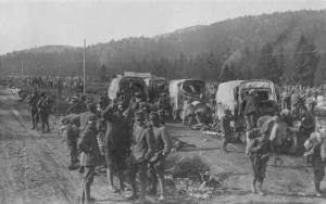 Esercito italiano - Truppe - Trasporto con autocarri - Sosta -- Altopiano di Asiago