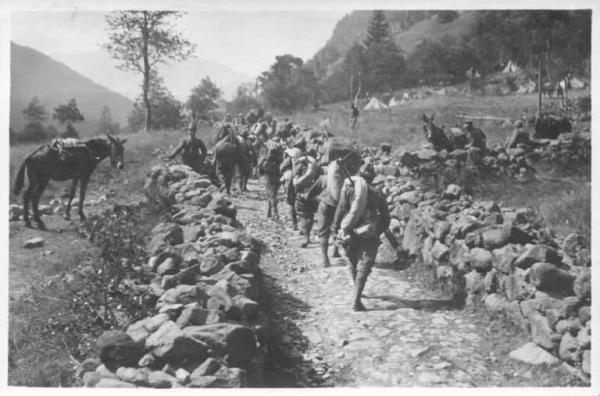 Esercito italiano - Alpini - Battaglione Feltre - Marcia -- Monte Cauriol