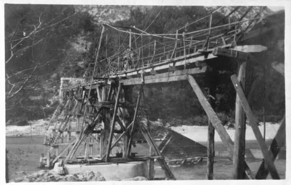 Ponte in legno -- Isonzo (Fiume)