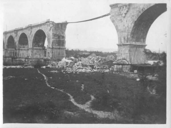 Ponte ferroviario - Danni di guerra -- Isonzo (Fiume)