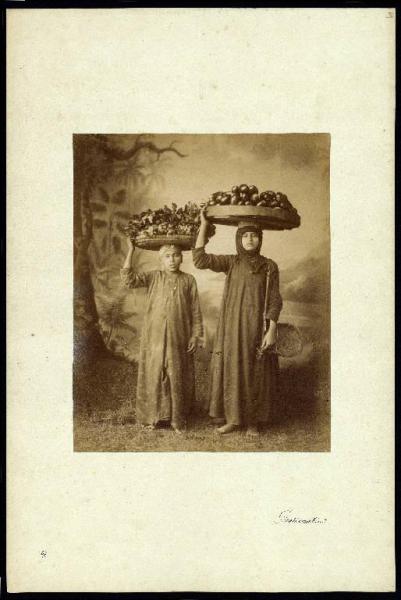 Ritratto femminile - Due venditrici di frutta - Egitto