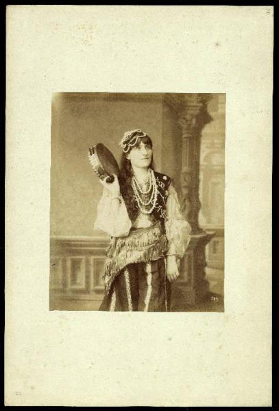 Ritratto femminile - Danzatrice con tamburello - Egitto