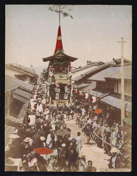 Giappone - Kyoto - Processione con carro allegorico e lanterne