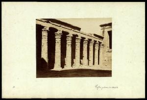 Sito archeologico - Egitto - Idfu - Tempio di Horus - Colonnato ovest del cortile peristilo