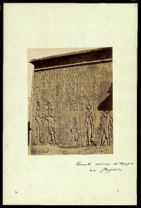 Bassorilievo - Faraone e regina presentano offerte a Horus e Iside - Egitto - Karnak