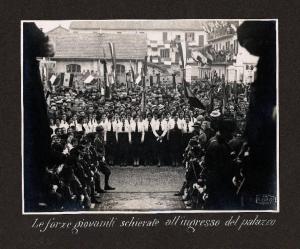 Villasanta - Cerimonia di inaugurazione del Palazzo Comunale - Gruppi giovanili fascisti schierati