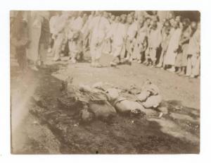 Guerra russo-giapponese - Cina - Pechino - Cadaveri di uomini decapitati in una strada di Pechino