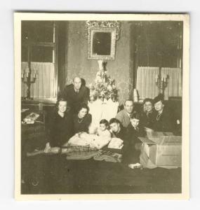 Ritratto di famiglia - Famiglia Muzi Falconi, Terry Camperio, Lyvia Munster ed altri - Vienna
