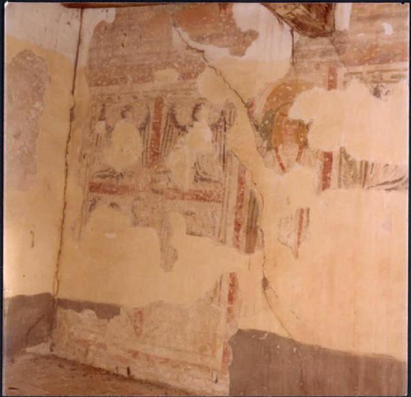 Affresco - Tracce di motivi araldici - Figura di Santo - Redondesco - Castello - Torre