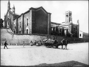 Mantova - Chiesa di S. Francesco adibita ad arsenale - Carro trainato da cavalli