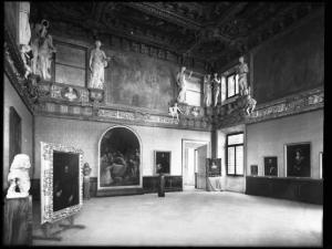 Mantova - Palazzo Ducale - Mostra Iconografica Gonzaghesca - Opere esposte nella Sala dei Marchesi dell'Appartamento grande di Castello