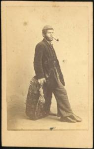 Ritratto maschile - Uomo di Napoli con valigia