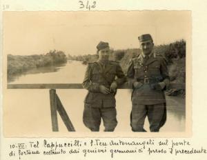 Seconda guerra mondiale - Ritratto maschile - Militari - Tenente Cappuccilli e sottotenente Antonangeli - Ponte sul fiume Peneo