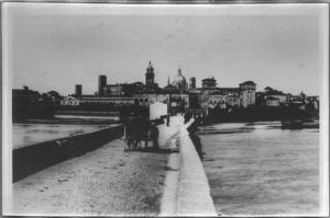 Mantova - Ponte di S. Giorgio - La città