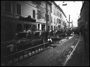 Mantova - Costruzione della rete fognaria - Via Cavour