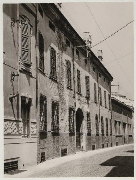 Mantova - Via Concezione - Palazzo al numero civico 6