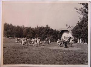 Baselga di Pinè - Colonia - Soggiorno estivo - Gioco di bambini in giardino