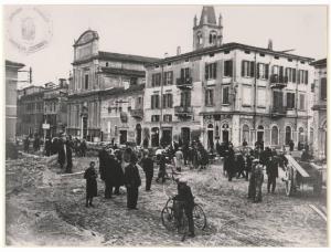 Mantova - Largo Pradella - Corso Vittorio Emanuele II - Chiesa di Ognissanti - Lavori di pavimentazione della strada
