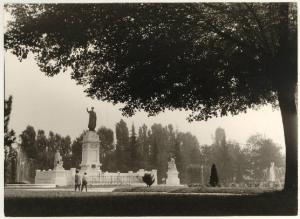 Mantova - Giardini di Piazza Virgiliana - Monumento a Virgilio
