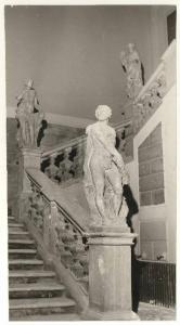 Mantova - Palazzo Ballati-Nerli - Scalone seicentesco con statue - Ercole