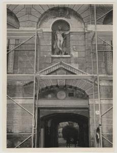 Mantova - Casa di Giulio Romano - Particolare della facciata durante il restauro
