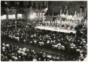 Mantova - Piazza Erbe - Concerto dello "School band and school chorus of america"