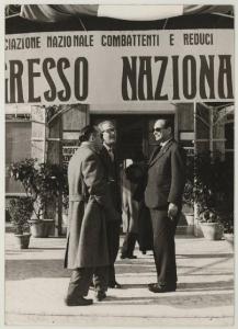 Congresso nazionale combattenti e reduci - Mantova - Tre uomini in conversazione
