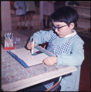 Tecnica del pennarello - Bambino in atto di dipingere