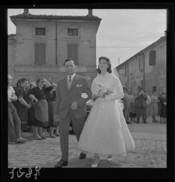 Doppio ritratto - Arrivo della sposa davanti alla chiesa accompagnata dal padre - Sposalizio Sig. Bellini