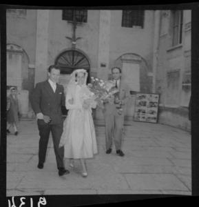 Doppio ritratto - Coppia di sposi all'uscita della cerimonia - Sposalizio Sig.na Giacometti - Mantova - Chiesa di Santa Maria della Carità - Sagrato