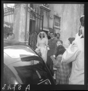 Doppio ritratto - Coppia di sposi all'uscita della cerimonia - Sposalizio famiglia Greco-Gobbi - Mantova - Chiesa di Santa Maria della Carità - Sagrato