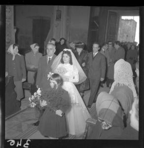Doppio ritratto - Sposa accompagnata dal padre verso l'altare - Matrimonio Famiglia Milani - Volta Mantovana