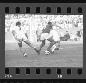 Partita Mantova-Bologna 1971 - Mantova - Stadio Danilo Martelli - Azione d'attacco dei biancorossi