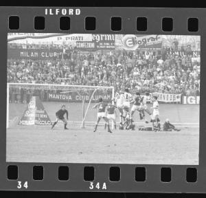 Partita Mantova-Milan 1972 - Mantova - Stadio Danilo Martelli - Azione d'attacco dei rossoneri