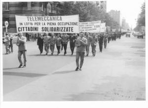 Manifestazione del primo maggio - Corteo - Spezzone lavoratori della Telemeccanica - Striscioni - Bandiere