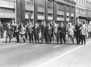 Manifestazione del primo maggio - Testa del corteo con i dirigenti della Fiom, da destra verso sinistra Walter Salvadori (terzo uomo), Leonardo Banfi (quinto uomo)