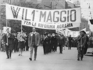 Manifestazione del primo maggio - Corteo - Striscione "W IL 1° MAGGIO" - Banda