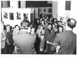 Camera del Lavoro - Interno - Mostra fotografica e del disegno - Lauro Casadio e Walter Alini parlano ai presenti