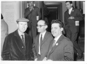 Camera del Lavoro - Interno - Mostra fotografica e del disegno - In primo piano da sinistra a destra Ernesto Treccani, Walter Alini, Lauro Casadio