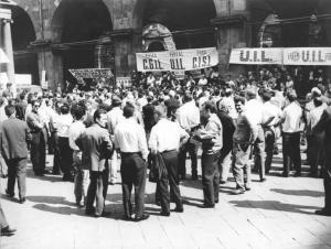 Sciopero unitario dei lavoratori edili - Piazza Mercanti - Comizio - Striscioni Cgil, Cisl, Uil