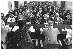 Circolo De Amicis - Interno - Convegno provinciale sui diritti dei pensionati - Panoramica sulla sala - Platea con il pubblico - Tavolo della presidenza con oratori di spalle