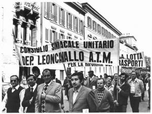 Sciopero unitario contro il carovita - Corteo in Corso Venezia - Spezzone lavoratori dei trasporti del deposito Leoncavallo Atm - Striscioni