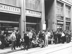 Sciopero dei lavoratori edili della Cogeco contro i licenziamenti - Presidio in via Torino - Schieramento delle forze dell'ordine