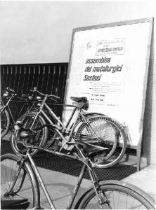 Assemblea dei lavoratori metallurgici sestesi - Cartello Fiom - Biciclette