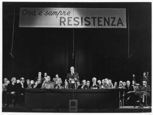 Teatro Lirico - Interno - Manifestazione antifascista - Tavolo della presidenza - Parola d'ordine