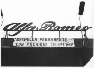 Alfa Romeo di Arese - Assemblea permanente con presidio - Insegna fabbrica - Striscione