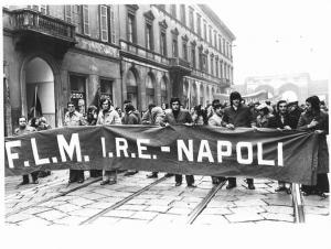 Sciopero nazionale dei lavoratori metalmeccanici per il rinnovo del contratto - Corteo - Spezzone lavoratori Ire di Napoli - Striscioni